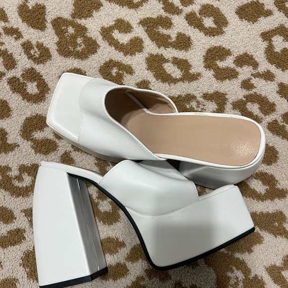 White open toed heels - Picture 1 of 2